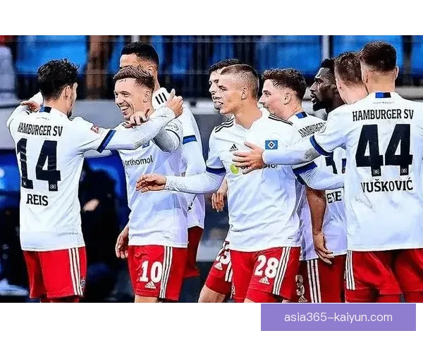汉堡边路速度逐渐提升，表现备受关注，力求在新赛季中发挥更佳。