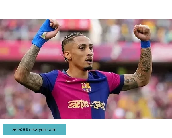 拉菲尼亚在更衣室中的领袖角色受到队友一致认可，彰显领导力和影响力。